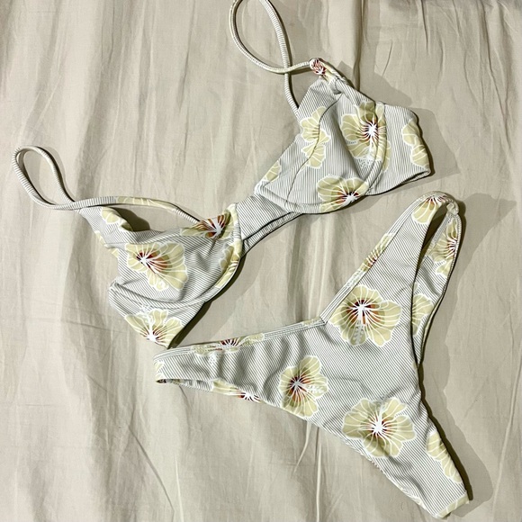 Benoa Swim Yellow Hapa Set - Picture 1 of 1